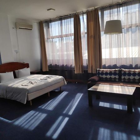 Hostel Log Inn Üsküp Dış mekan fotoğraf