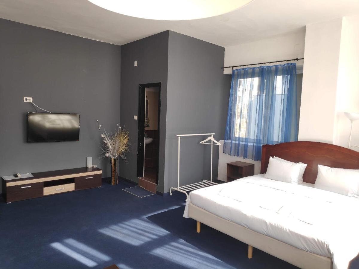 Hostel Log Inn Üsküp Dış mekan fotoğraf