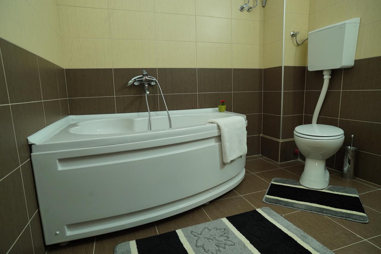 Hostel Log Inn Üsküp Dış mekan fotoğraf