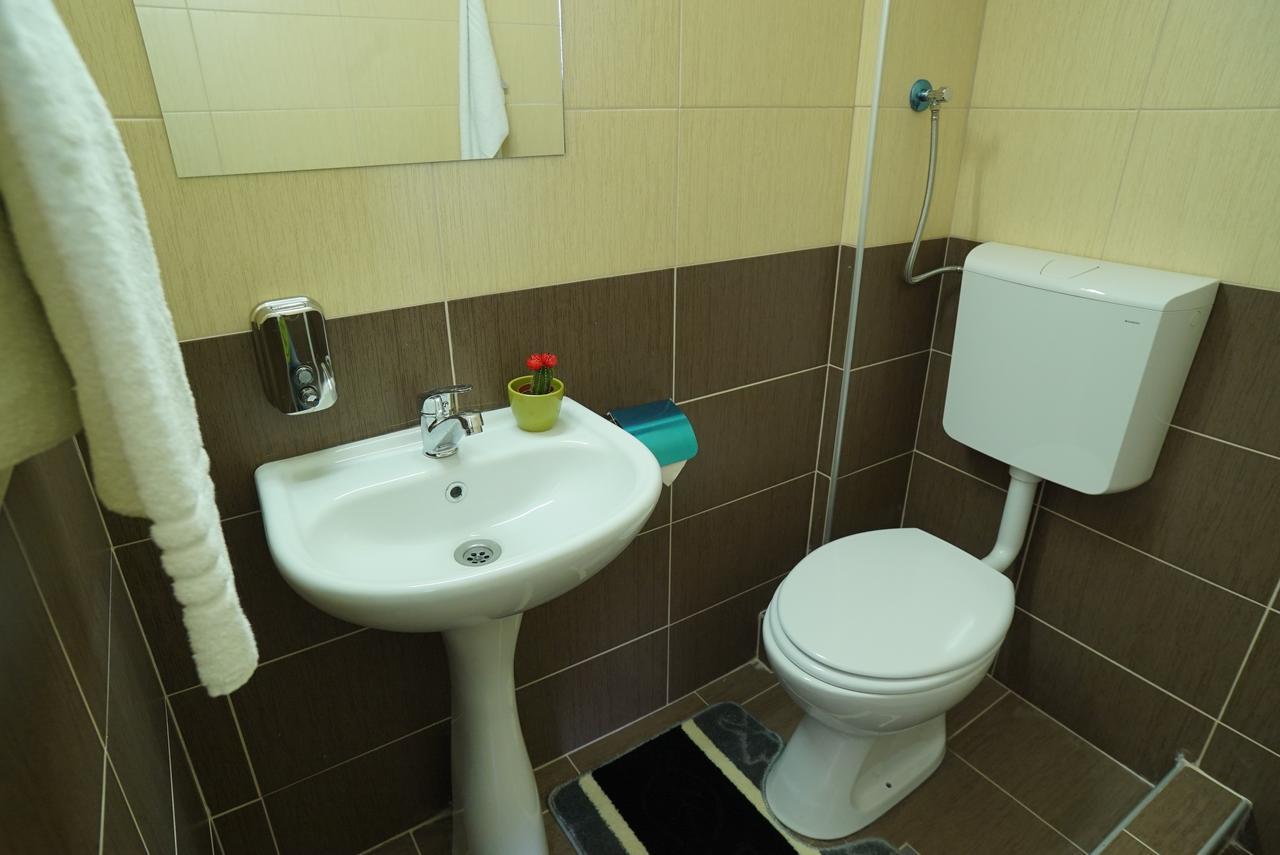 Hostel Log Inn Üsküp Dış mekan fotoğraf