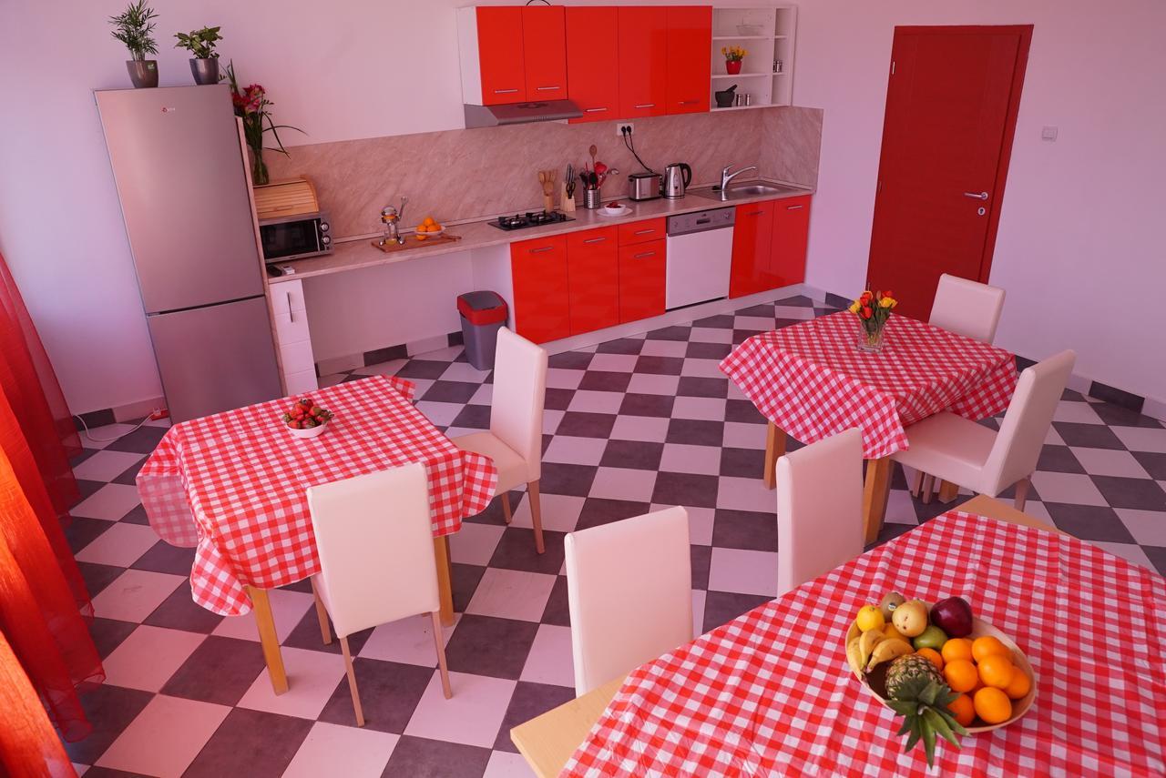 Hostel Log Inn Üsküp Dış mekan fotoğraf