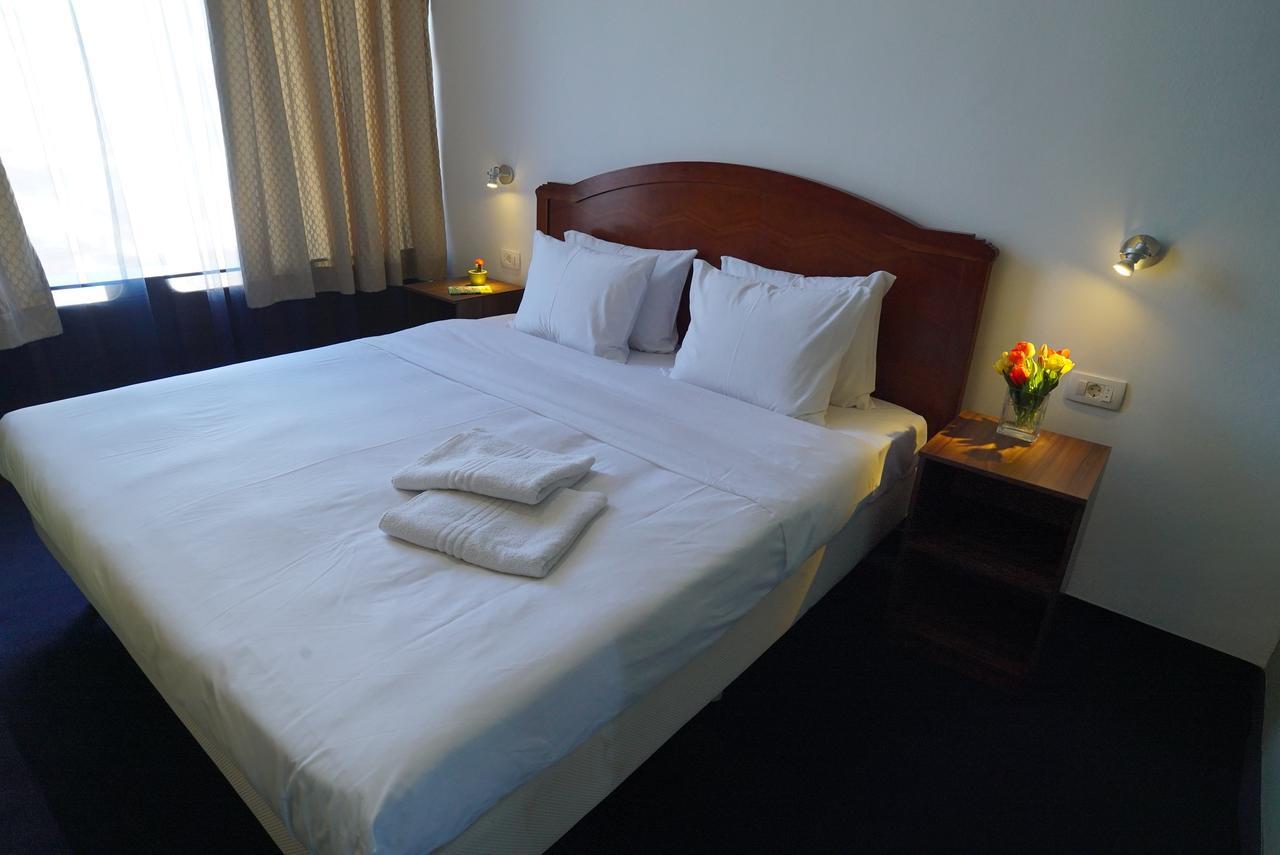 Hostel Log Inn Üsküp Dış mekan fotoğraf